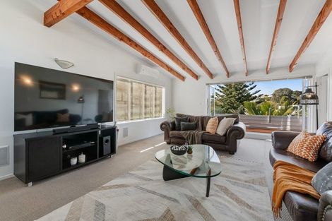 Photo of property in 21 Korotaha Terrace, Rothesay Bay, Auckland, 0630