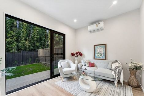 Photo of property in 15 Don Oliver Lane, Glen Eden, 0602
