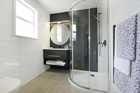 Photo of property in 1/10 Victoria Street, Ebdentown, Upper Hutt, 5018