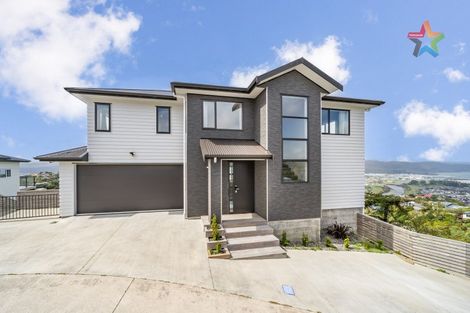 Photo of property in 8 Poto Road, Normandale, Lower Hutt, 5010