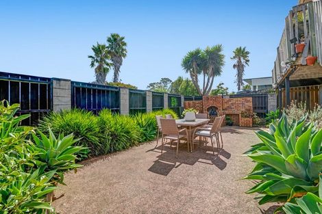 Photo of property in 12 Makiri Street, Helensville, 0800