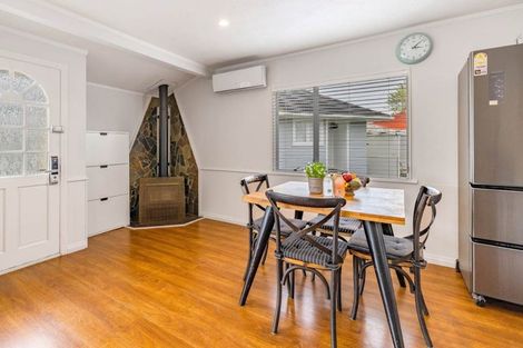 Photo of property in 2/18 Ocean View Road, Northcote, Auckland, 0627