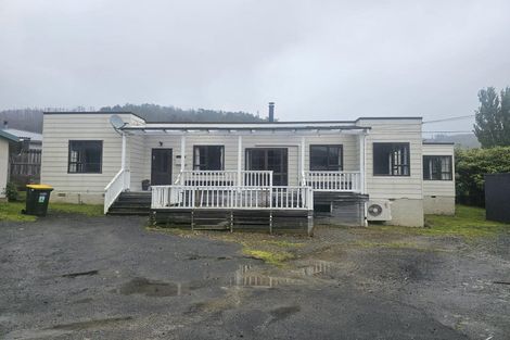 Photo of property in 414 Stokes Valley Road, Stokes Valley, Lower Hutt, 5019