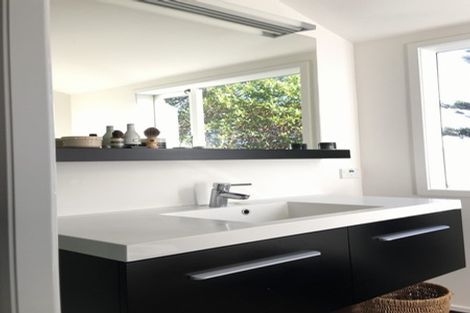 Photo of property in 2 Maramanui Way, Karaka Bays, Wellington, 6022