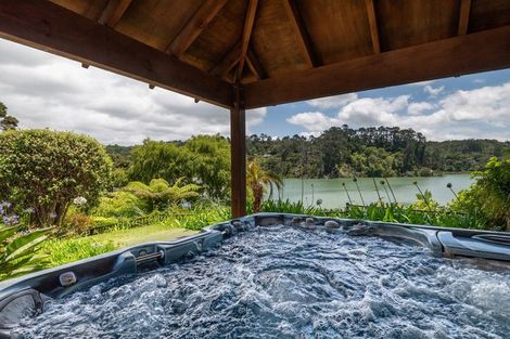 Photo of property in 14 Oscar Road, Greenhithe, Auckland, 0632