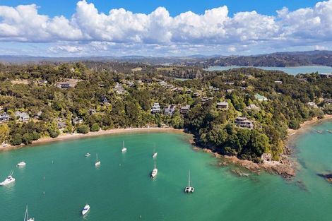 Photo of property in 10 Kaha Place, Russell, 0272