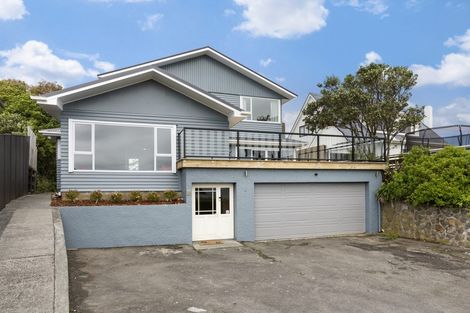 Photo of property in 70 Kahu Road, Paremata, Porirua, 5024