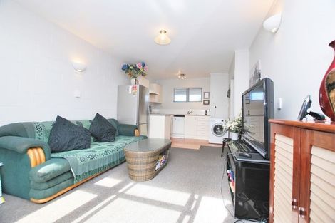 Photo of property in 10/32 Blockhouse Bay Road, Avondale, Auckland, 1026