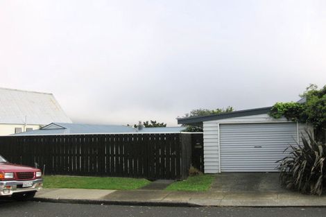 Photo of property in 41 Fitzpatrick Street, Newlands, Wellington, 6037