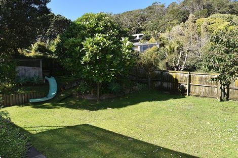 Photo of property in 24 Domain Crescent, Muriwai, Waimauku, 0881