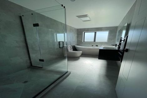 Photo of property in 4 Pineview Drive, Rosehill, Papakura, 2113