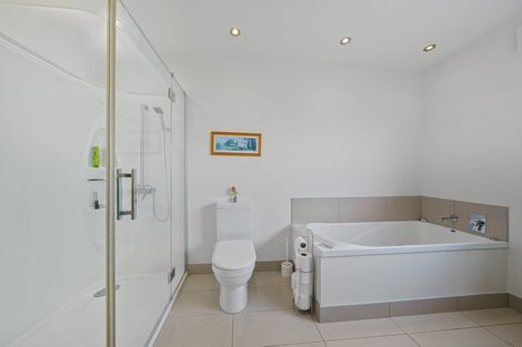 Photo of property in 8 Marina View, Paremata, Porirua, 5026