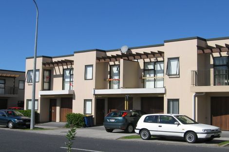 Photo of property in 10/17 Harbour View Road, Te Atatu Peninsula, Auckland, 0610