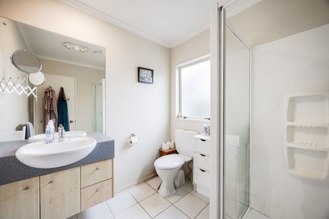 Photo of property in 4 Applebox Lane, Henderson, Auckland, 0612