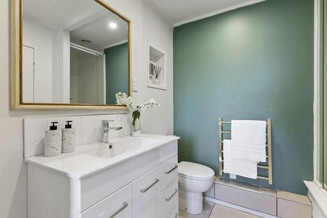 Photo of property in 27 Ferry Parade, Herald Island, Auckland, 0618