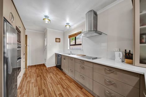 Photo of property in 32 Beaumont Crescent, Frankleigh Park, New Plymouth, 4310