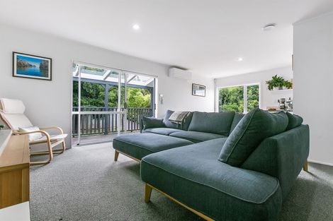 Photo of property in 2/34 Lambrown Drive, Totara Vale, Auckland, 0629