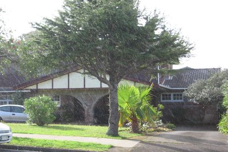 Photo of property in 1 Maxwelton Drive, Mairangi Bay, Auckland, 0630