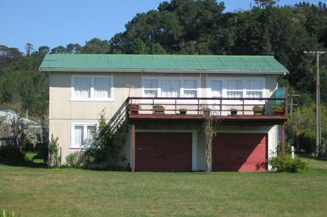 Photo of property in 44 Marine Parade, Cooks Beach, Whitianga, 3591