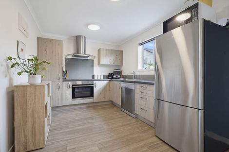 Photo of property in 27 Chiefs Court, Hamilton East, Hamilton, 3216