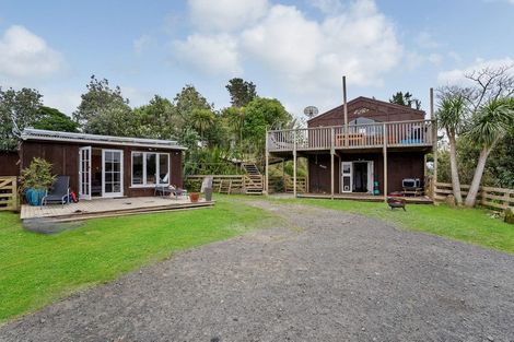 Photo of property in 2219 South Head Road, South Head, Helensville, 0874
