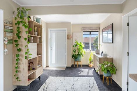 Photo of property in 21 Reeves Street, Waikanae Beach, Waikanae, 5036