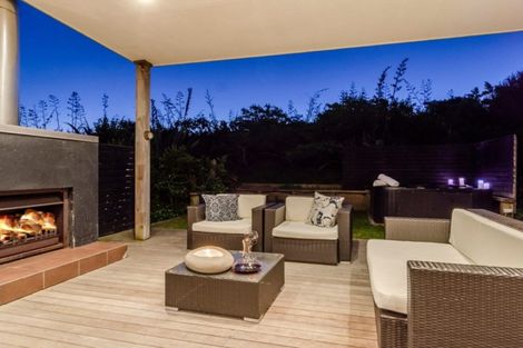 Photo of property in 22 Wonderview Road, Leigh, 0985