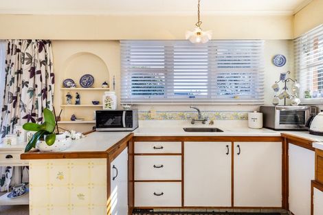 Photo of property in 12 Titoki Avenue, Waipahihi, Taupo, 3330