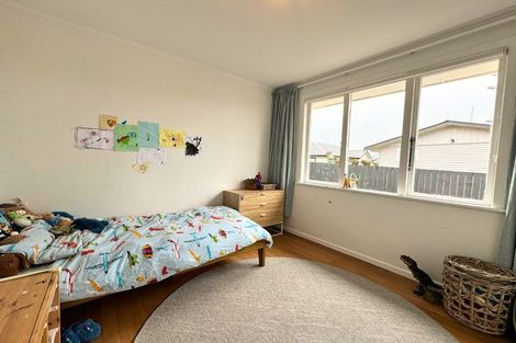 Photo of property in 5a Waipani Road, Te Atatu Peninsula, Auckland, 0610