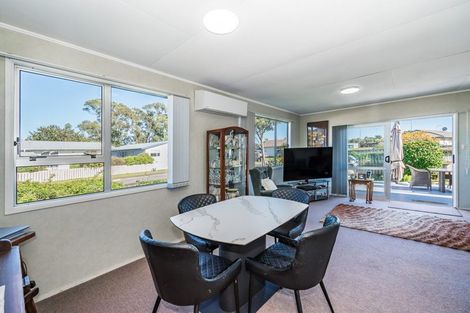 Photo of property in 4 Elder Grove, Paraparaumu, 5032
