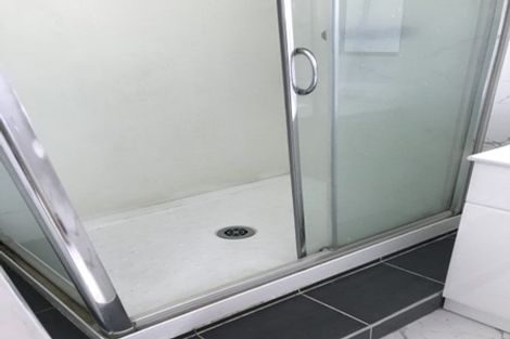 Photo of property in 1/44 Roberts Road, Glenfield, Auckland, 0629