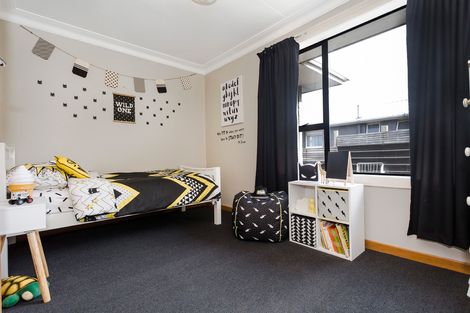 Photo of property in 33 Waldron Crescent, Green Island, Dunedin, 9018