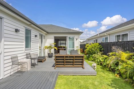 Photo of property in 14 Ropere Street, Kumeu, 0810