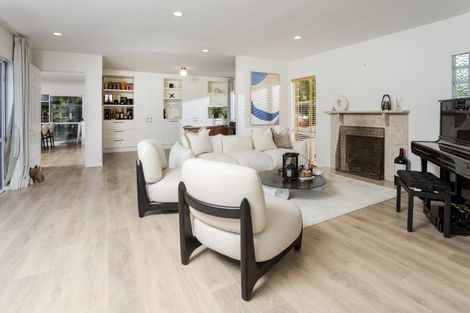 Photo of property in 30 Bernard Magnus Lane, Greenhithe, Auckland, 0632