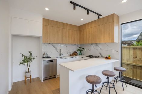 Photo of property in 744c East Coast Road, Pinehill, Auckland, 0630