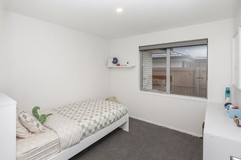 Photo of property in 28 Evelyn Crescent, Marshland, Christchurch, 8083