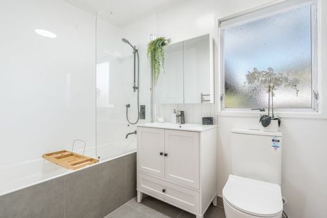 Photo of property in 4 Silverstone Place, Henderson, Auckland, 0612