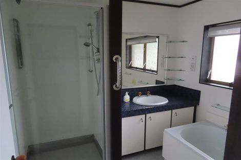 Photo of property in 1/8 Alton Terrace, Pakuranga Heights, Auckland, 2010