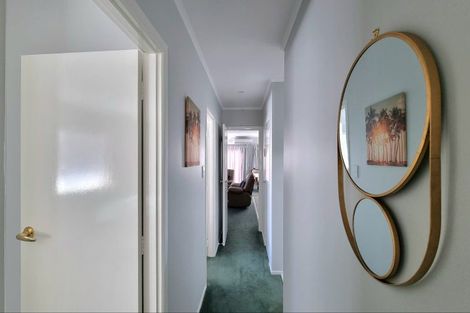 Photo of property in 176 Gossamer Drive, Pakuranga Heights, Auckland, 2010