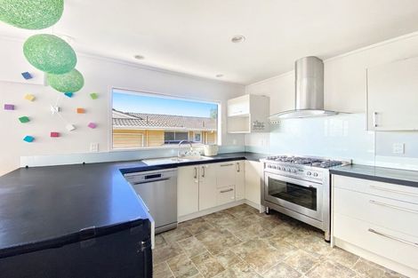 Photo of property in 20 Galaxy Drive, Mairangi Bay, Auckland, 0630