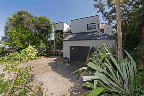Photo of property in 90 Domain Crescent, Muriwai, 0881