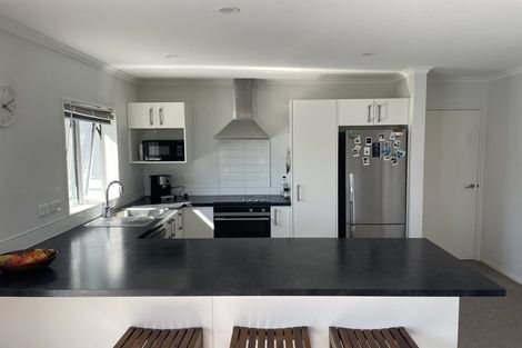 Photo of property in 121 Brian Crescent, Stanmore Bay, Whangaparaoa, 0932