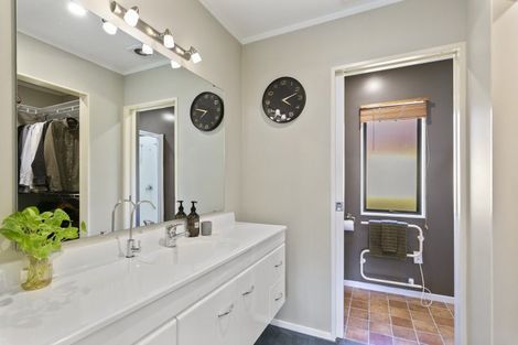 Photo of property in 141 Woodman Drive, Tawa, Wellington, 5028