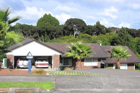 Photo of property in 16 Cantua Close, Totara Heights, Auckland, 2105