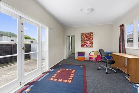 Photo of property in 100 Gibbons Street, Ebdentown, Upper Hutt, 5018