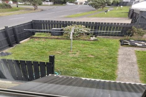 Photo of property in 112 Akaroa Drive, Maupuia, Wellington, 6022