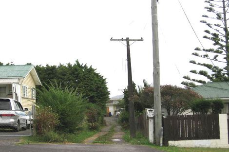 Photo of property in 83 Awaroa Road, Sunnyvale, Auckland, 0612