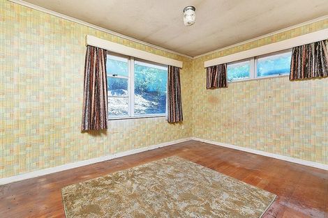 Photo of property in 28 Parr Terrace, Castor Bay, Auckland, 0620