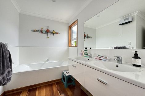 Photo of property in 4 Chorley Grove, Churton Park, Wellington, 6037