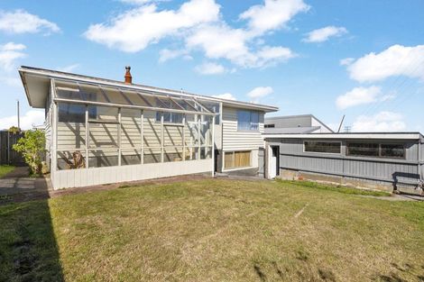 Photo of property in 28 Edgecombe Street, Newlands, Wellington, 6037